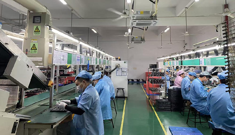 SMT貼片加工手工點膠和自動點膠的區(qū)別及PCBA加工品質升級的關鍵抉擇？